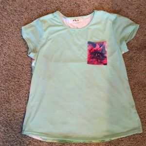 NWOT Comfy shirt size L